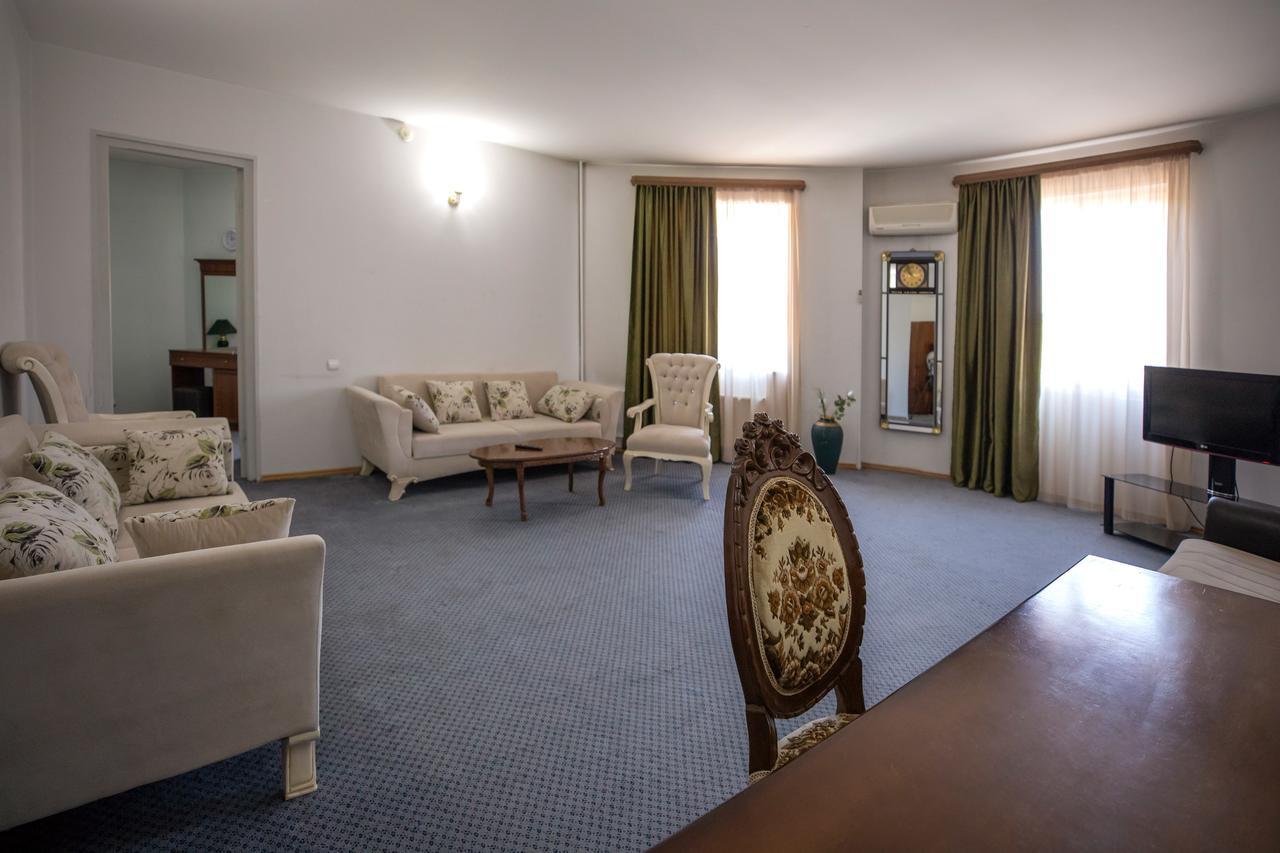 Leader Hotel Gori Eksteriør billede